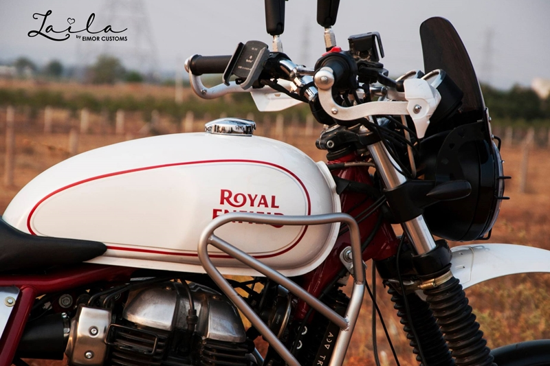 Laila runs on a 21-inch wheel up front and a 17-inch at the rear, shod with dual purpose Metzeler Karoo tyres. Air filter comes from K&N and the engine and fuel tank guard are custom-built.