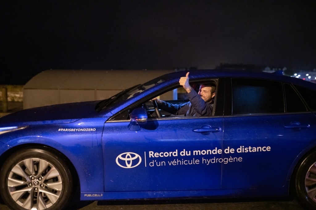 Toyota Mirai breaks Hyundai Nexo’s distance record of 887 km for hydrogen-powered vehicles