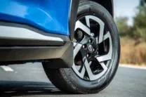  16-inch diamond-cut alloy wheels 