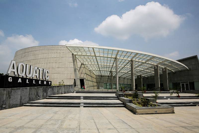 Narendra Modi, Ahmedabad Science City, Science City, Ahmedabad, aquatic gallery, nature park, robotic gallery, Gandhinagar Capital railway station, Gandhinagar station