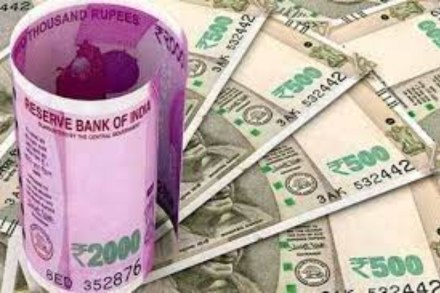 For medium enterprises, while the YoY bank credit growth remained positive but the growth rate continued to decline.