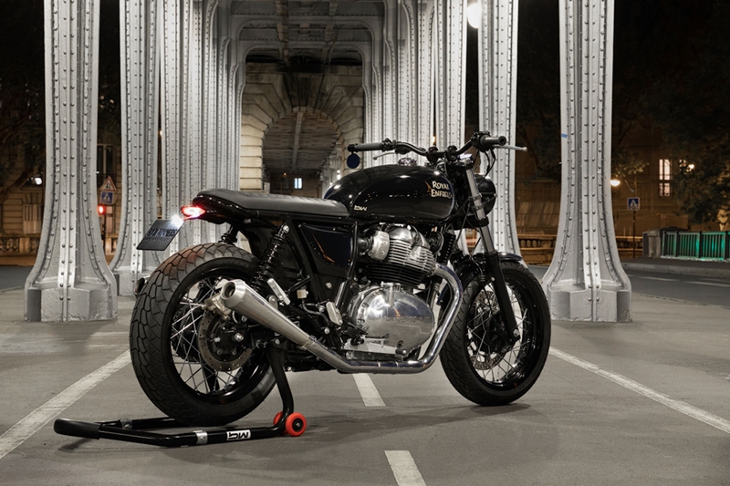 On the performance front, Bad Winners have assembled a package of goodies including a custom mapped Power Commander, a free-flow S&S air filter, and a choice of exhaust systems from S&S or Spark. It’ll give the parallel twin a useful boost in power beyond the stock 47 horses. (Source: Birexif)