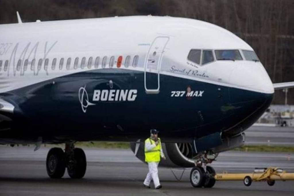 Boeing cuts production on the 787 to address flaw