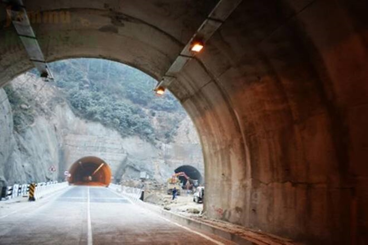 6.5km ZMorh Tunnel is set for early completion; will link Sonmarg