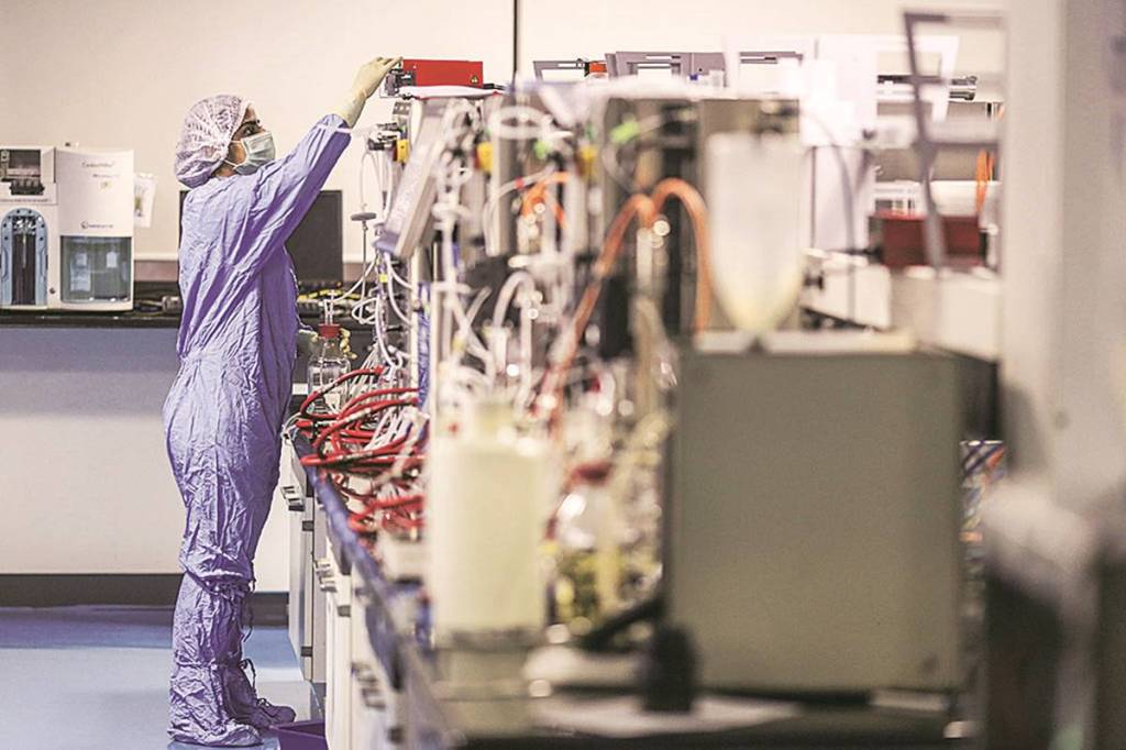 An employee in protective clothing works inside the research and development center at the Biocon Ltd. campus in Bengaluru, India, on Wednesday, Nov. 16, 2016. This year Biocon's stock has rallied almost 80 percent with the best return among shares of generic drugmakers worldwide, after one of the company’s copies of a top-selling biologic drug had its first breakthrough in a developed market. Photographer: Dhiraj Singh/Bloomberg