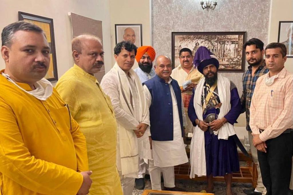 Nihang sect head Baba Aman Singh alleged that the Centre offered money to the Nihangs to leave the farmers’ protest site at Singhu.