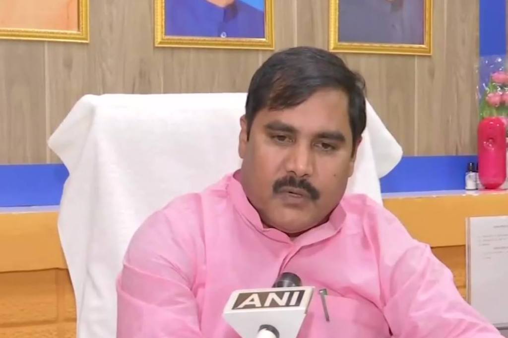 Bihar minister Janak Chamar termed the incident unfortunate, saying that only the poor perish in such incidents.