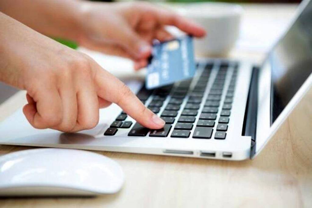 credit card, year 2022, overspending, festive season, tips to avoid overspending this festive season, smart money tips, Festive Spending, Needs, Wants, Credit Card Reward Points, cashbacks