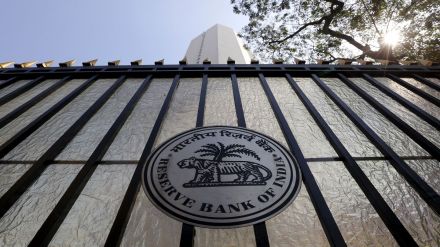The probability of a decline in bad loans still remains high, experts said, adding that banks will largely be able to manage the stress if a fresh COVID-19 wave hits.
(File photo: Reuters)