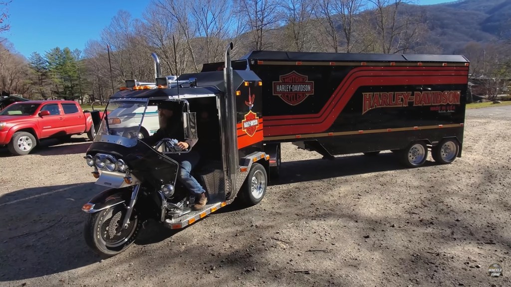 Meet Harley Rig: A Harley-Davidson rebuilt as a caravan with 9 wheels & air brakes