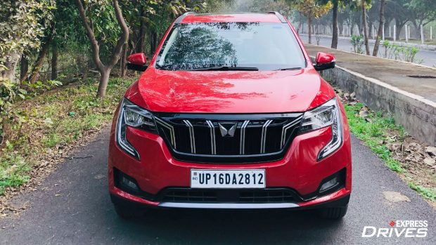 Mahindra XUV700 front