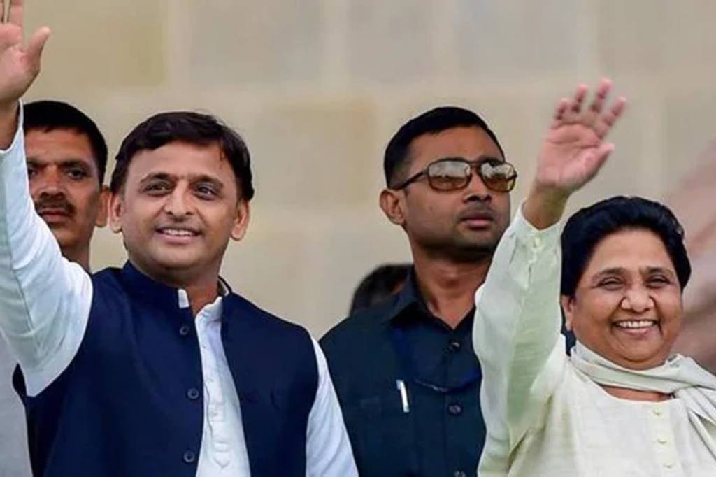 Akhilesh Yadav said that 'Samajwadis' and 'Ambedkarwadis' should come together to save the constitution. (PTI)