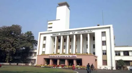 No timeframe to start offline classes has been decided yet and it will depend on the arrival of all students.