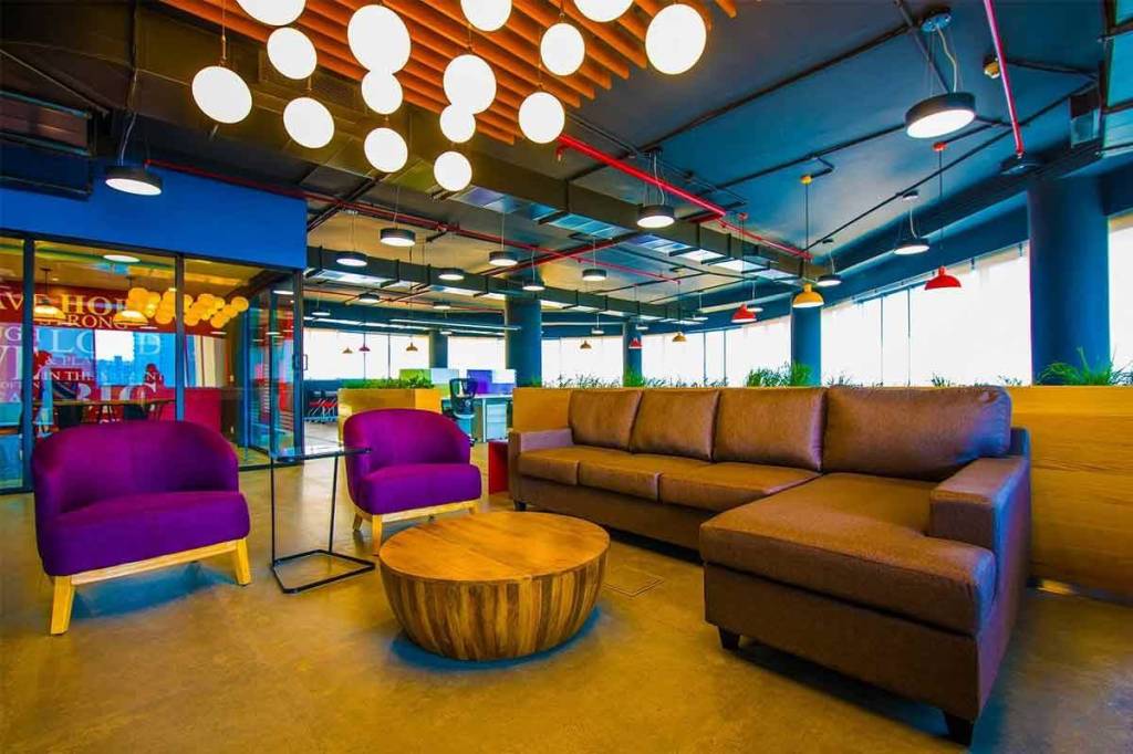 Beginning March 2022, several technologies and IT companies have started calling employees to the workplace at least two times a week, with most of these majors opting for a hybrid work policy.
