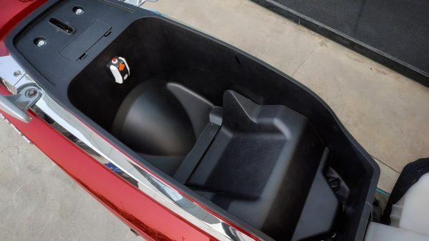 Okinawa Okhi-90 Review Under-seat Storage