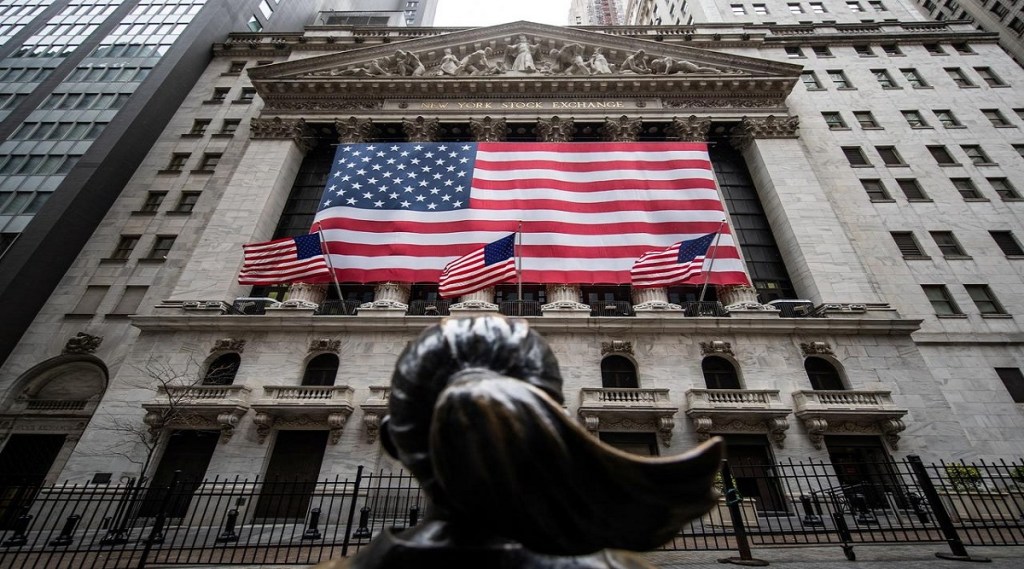 Comparing the Russell 1000, which consists of large-cap stocks to the small-cap focused Russell 2000, data showed that large-cap stocks outperformed small-caps in almost every industry except real estate.
(Image: REUTERS)