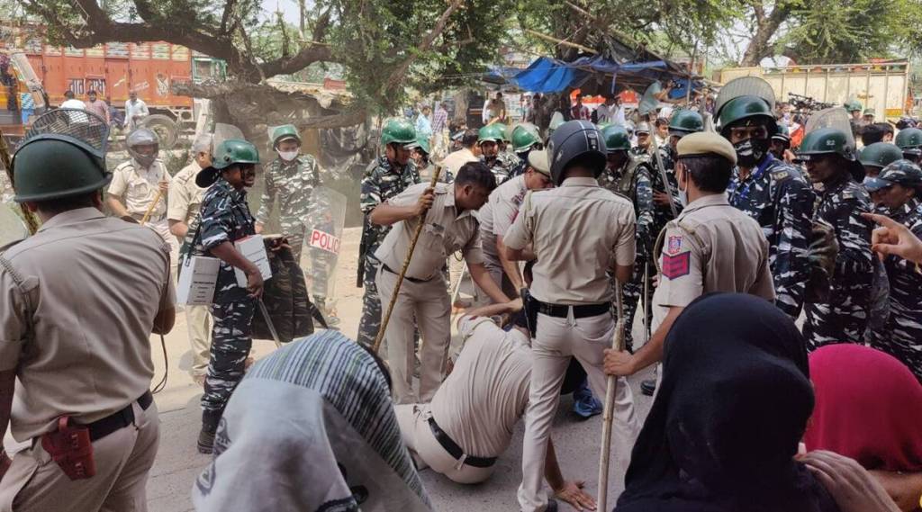 Clashes broke out during protests against SDMC demolition. (Express photo)