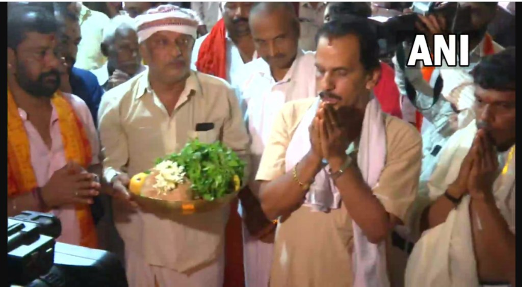 VHP and Bajrang Dal perform rituals in Malali (Image taken from official ANI Twitter handle tweet's screengrab)