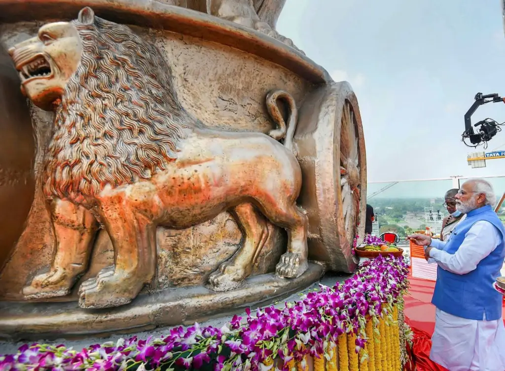 PM Modi unveils national emblem on new Parliament building. (PTI)