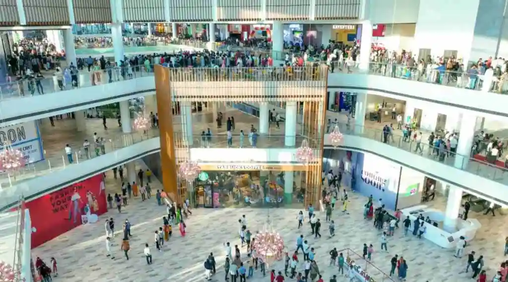 Lulu Mall, Lucknow opens to record 1 lakh visitors; Funtura