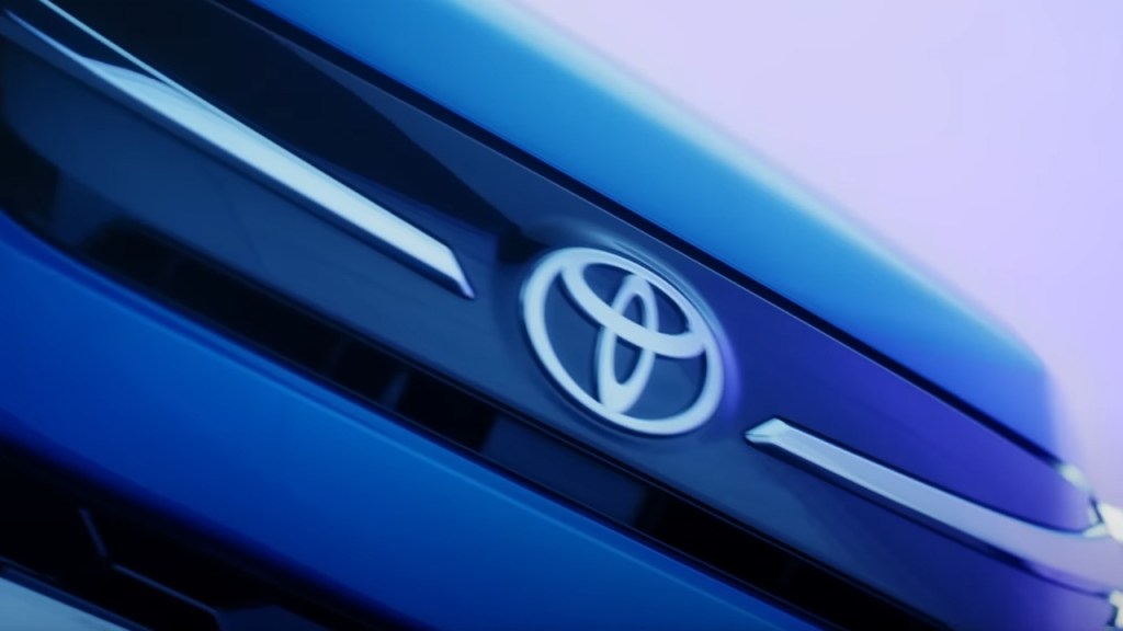 Toyota Urban Cruiser Hyryder front grille