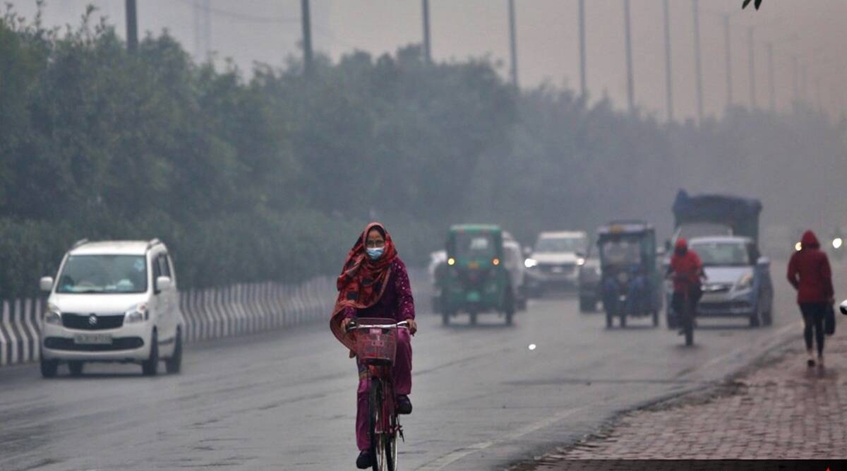 Delhi weather update Humid morning in city; IMD predicts light rain