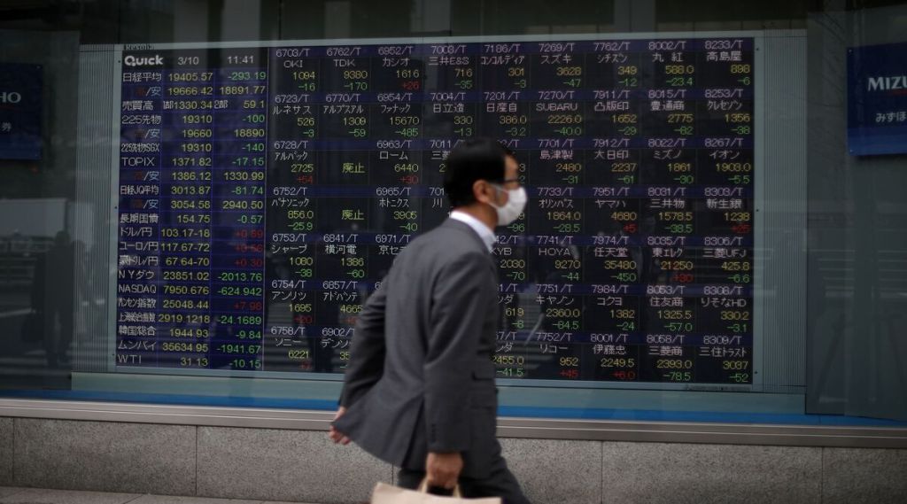 The Shanghai Composite index lost 0.8% to 3,254.74. Australia's S&P/ASX 200 dropped 0.8% to 6,596.90 and the Hang Seng in Hong Kong declined 1.9% to 20,347.96. (File photo: Reuters)