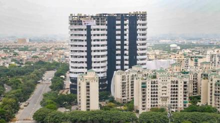 The towers Apex (32 storeys) and Ceyane (29 storeys) will come down in less than 15 seconds literally like a house of cards, while ensuring that no damage is caused to nearby buildings – the closest two being just nine metres away.