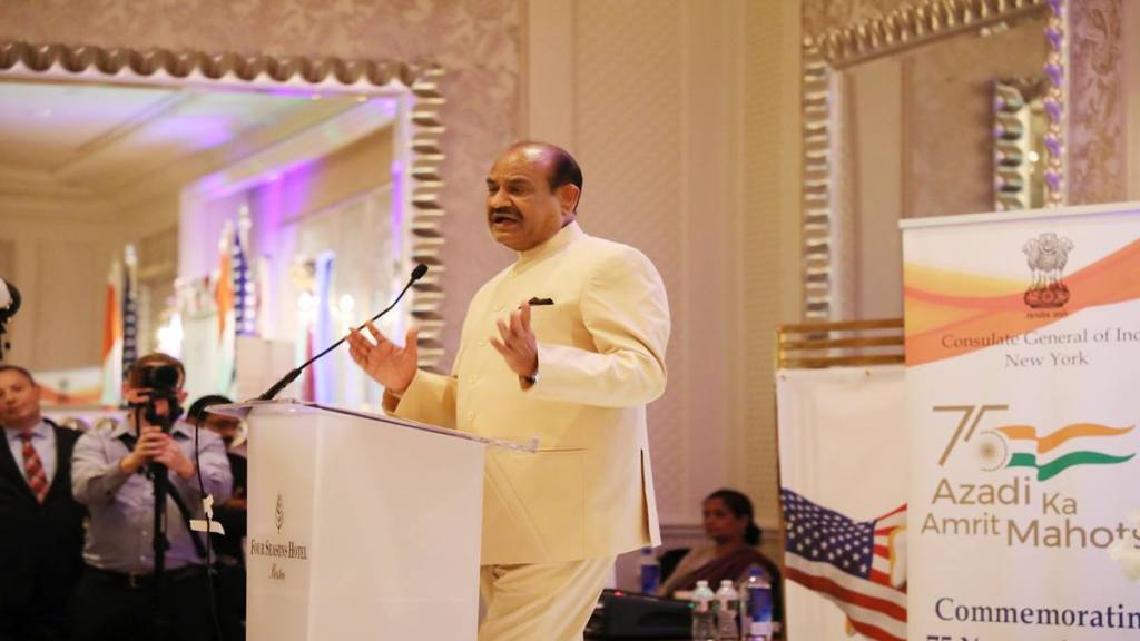On his arrival in Boston, Birla visited the Harvard University and the Massachusetts Institute of Technology (MIT). He interacted with the faculties, resource persons and students there.