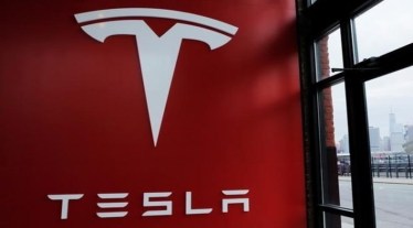 Tesla shares extend losses on demand worries in China