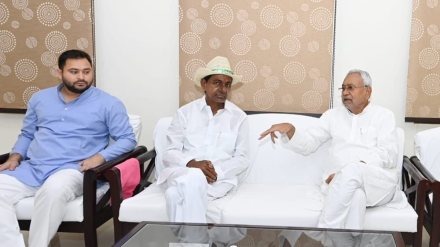 KCR along with Nitish Kumar and Tejashwi Yadav. 