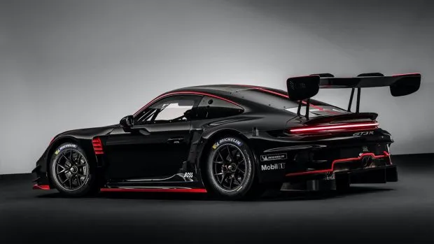 While the regular 911 GT3 comes with a 4.0-litre, water-cooled, flat-six engine, the GT3 R comes with a slightly bigger 4.2-litre unit. This has resulted in a power increase of about 54bhp, taking the figure up to 557bhp. This engine is mounted towards the back and is naturally-aspirated. It comes paired with a 6-speed gearbox from the 911 GT3 Cup.
