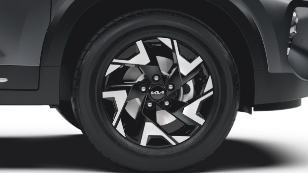 Kia Sonet X Line alloys
