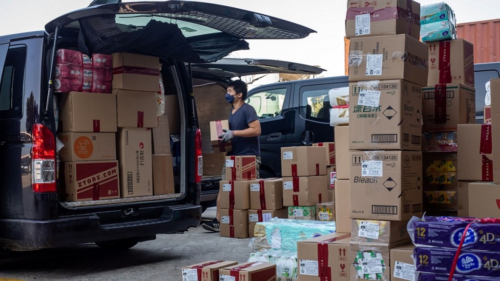 logistics, freight cost, festive season, hiring, delivery, capacity expansion, warehouse, EV fleet, temp employees, gig workers, inflation, fuel cost, sales value, online, quick commerce, electronics