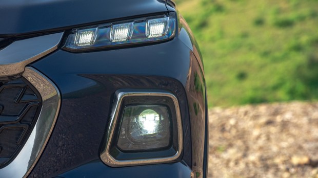 Maruti Suzuki Grand Vitara headlamps