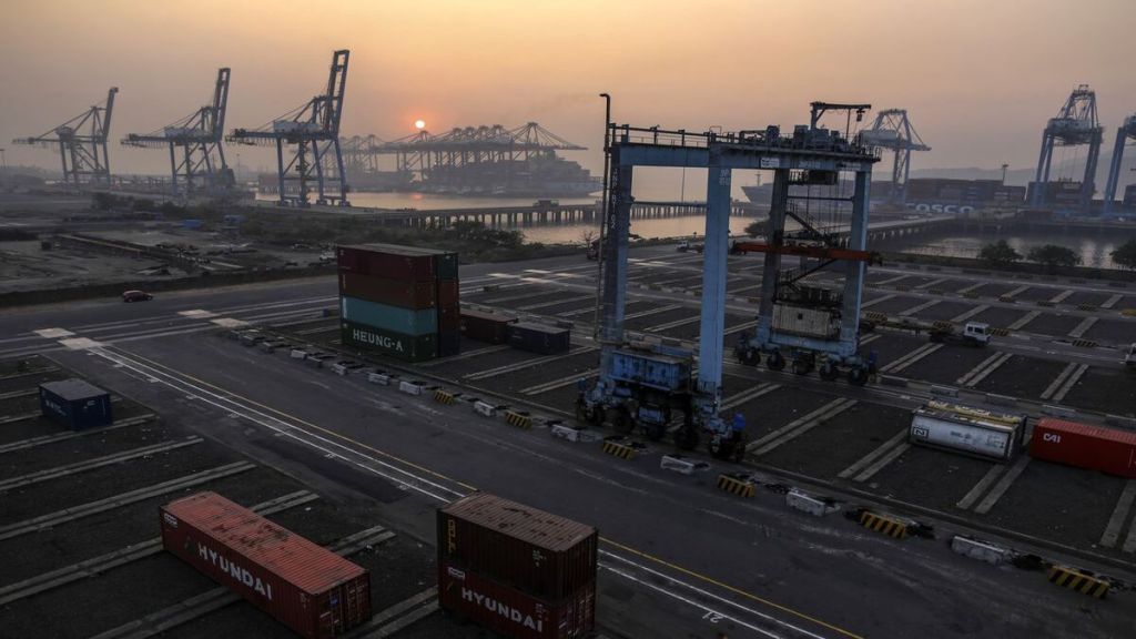 trade deficit, imports, export, rbi