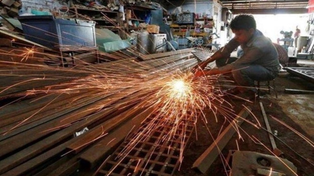 The mining output contracted 3.9 per cent, while power generation increased 1.4 per cent during August.