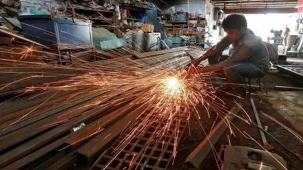 The mining output contracted 3.9 per cent, while power generation increased 1.4 per cent during August.