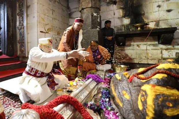 PM Modi offers prayer at Kedarnath temple in Rudraprayag district of Uttarakhand (Image: Twitter/PIB)