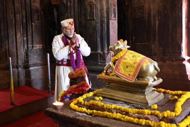 PM Modi offers prayer at Kedarnath temple in Rudraprayag district of Uttarakhand (Image: Twitter/PIB)