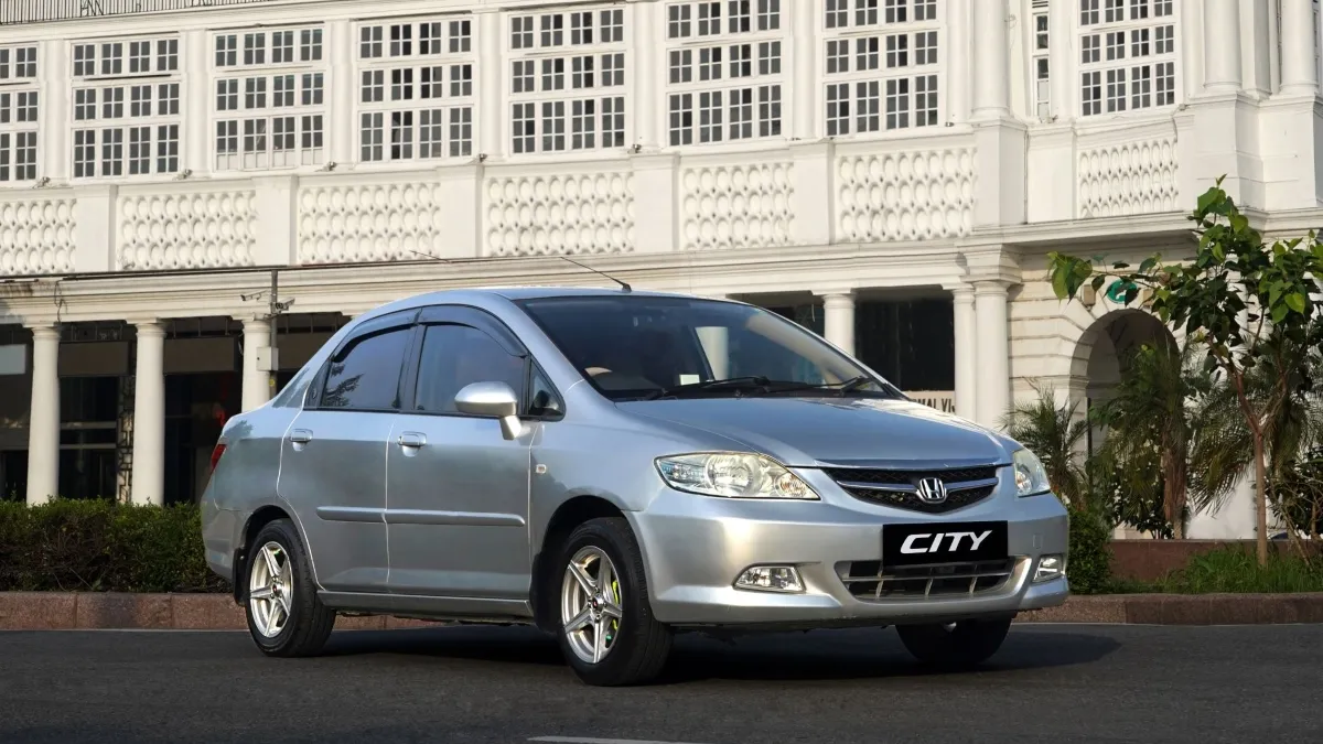 The second-gen Honda City (2003-2008) was more spacious than its predecessor and got a 1.5-litre i-DSI engine paired with a CVT – a first for any car in India back then. In 2005, the City was updated with a 1.5-litre i-VTEC petrol engine which made it extremely popular. 