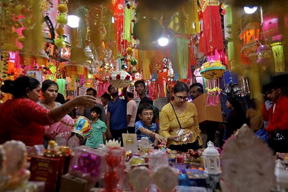 People shop for lanterns at a market ahead of the Hindu festival of Diwali in Mumbai, India. (REUTERS photo/Niharika Kulkarni)