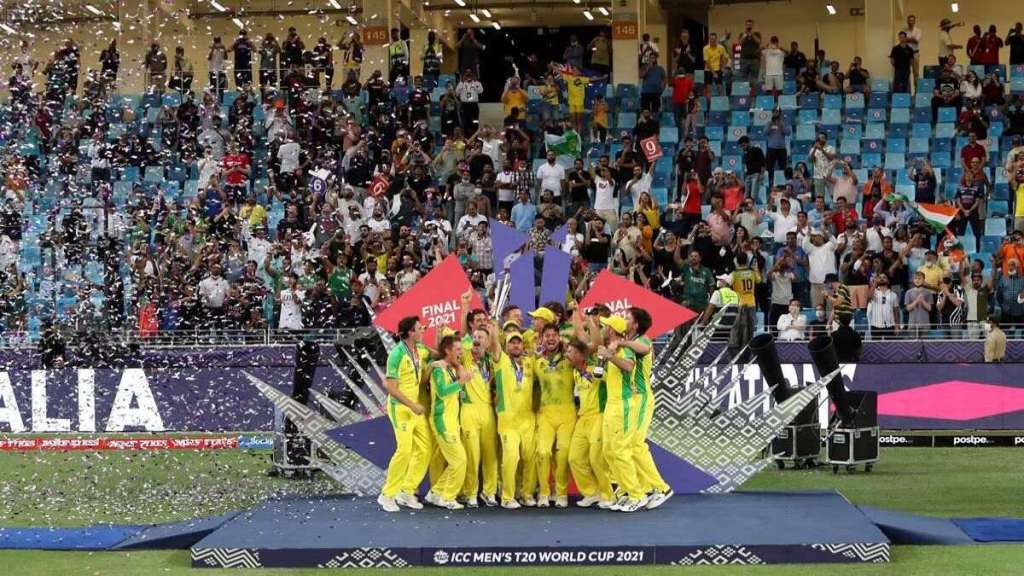 Defending champion Australia holding the trophy after T20 World Cup 2021 final. (Image: AP)