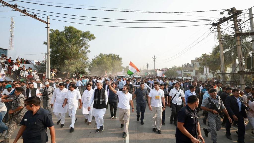 Congress leader Rahul Gandhi and Rajasthan Chief Minister Ashok Gehlot during the Bharat Jodo Yatra in Rajasthan. (Photo: Facebook/AshokGehlot.Rajasthan)