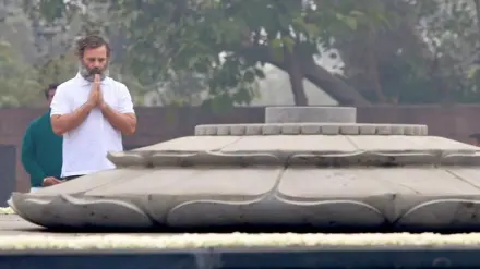 Rahul Gandhi also visited Veer Bhumi, Shakti Sthal and Shanti Van, the memorials of former prime ministers Rajiv Gandhi, Indira Gandhi and Jawaharlal Nehru. (Photo: Facebook/ IndianNationalCongress)
