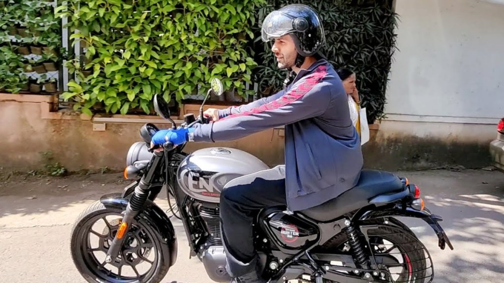 Kartik Aaryan RE Hunter 350