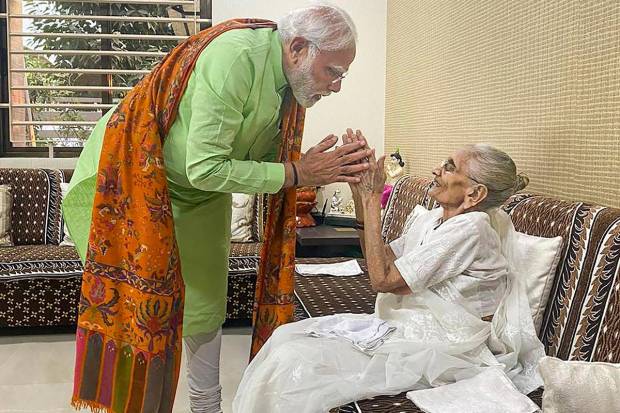 Gandhinagar: Prime Minister Narendra Modi meets his mother Hiraba at her residence on eve of second phase Gujarat Assembly elections, in Gandhinagar. (PTI Photo)