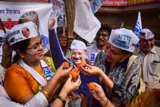 Aam Admi Party workers celebrate Delhi MCD election results at Shivaji Maharaj Chowk, Vashi in Navi Mumbai. (PTI Photo)