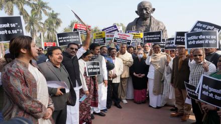 Congress MPs Sonia Gandhi, P Chidambaram, KC Venugopal, DMK's TR Baalu and other members stage a protest near the Gandhi Statue demanding discussion on national security and Indo-China border dispute issue during the Winter Session of Parliament, in New Delhi, Wednesday, Dec. 21, 2022. (PTI Photo)