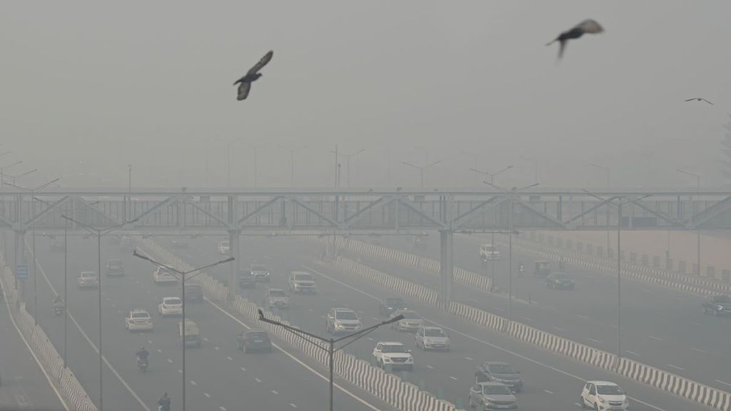 delhi pollution, smog in delhi, delhi air pollution, air quality index in delhi, delhi aqi